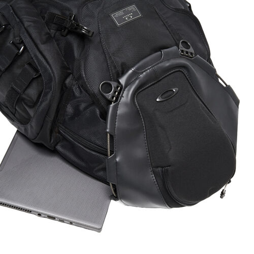 Mochila Negra Oakley Kitchen Sink Stealth Black 34L Resistente y Versátil 