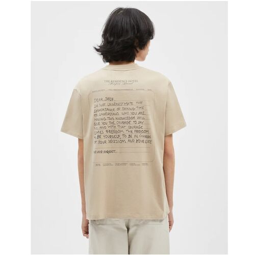 Camiseta Beige Pompeii Cedar Hotel Note Graphic Tee M